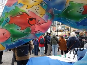 Detail Fische des Mottowagens "Wir sind mehr"